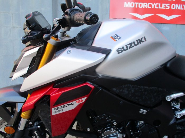 2023 Suzuki GSX-S1000 SILVER
