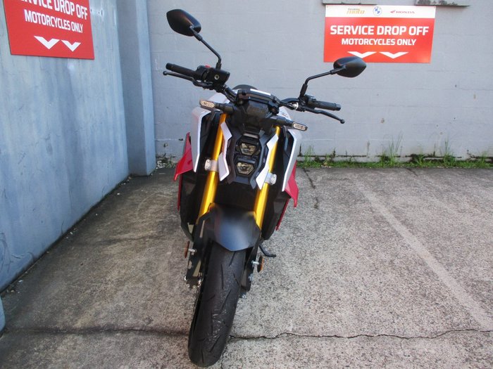 2023 Suzuki GSX-S1000 SILVER