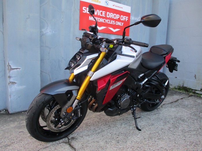 2023 Suzuki GSX-S1000 SILVER
