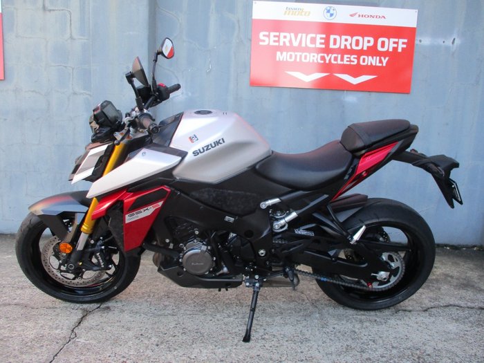 2023 Suzuki GSX-S1000 SILVER