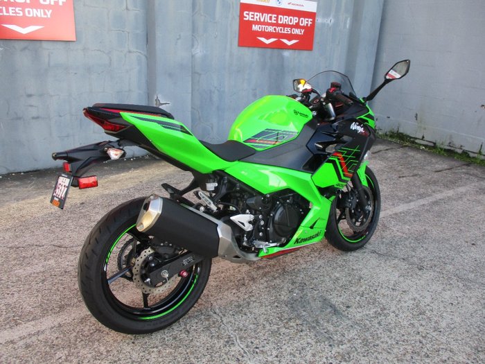 2023 Kawasaki NINJA 400 GREEN