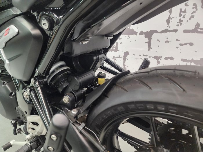 2026 Triumph Thruxton 400 Thruxton Black