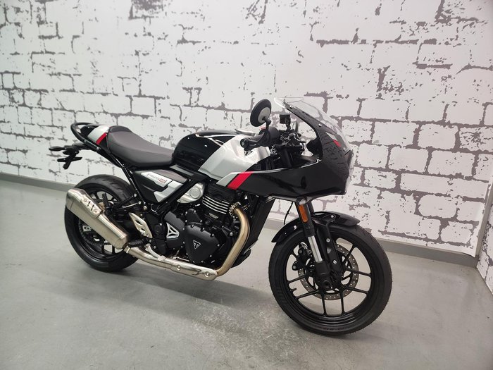 2026 Triumph Thruxton 400 Thruxton Black