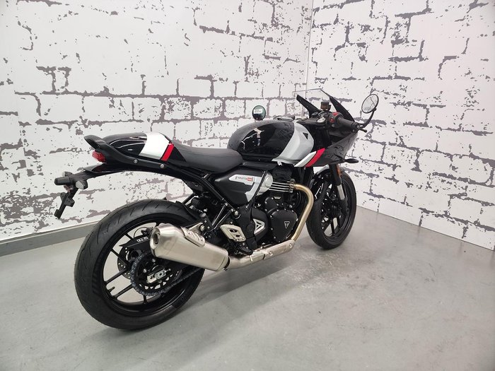 2026 Triumph Thruxton 400 Thruxton Black