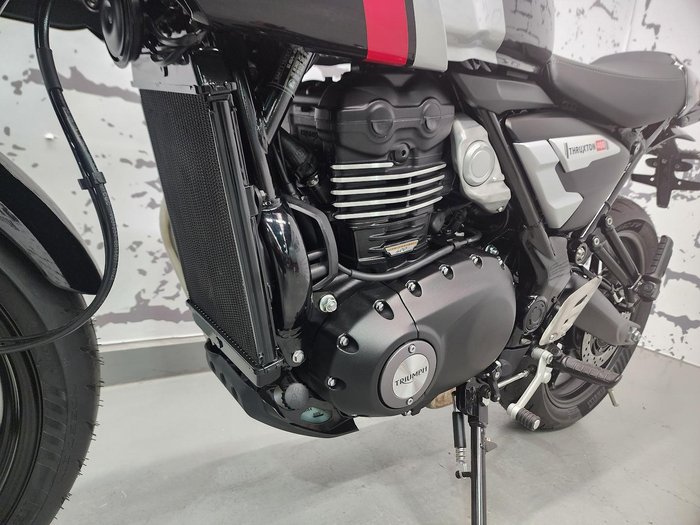 2026 Triumph Thruxton 400 Thruxton Black