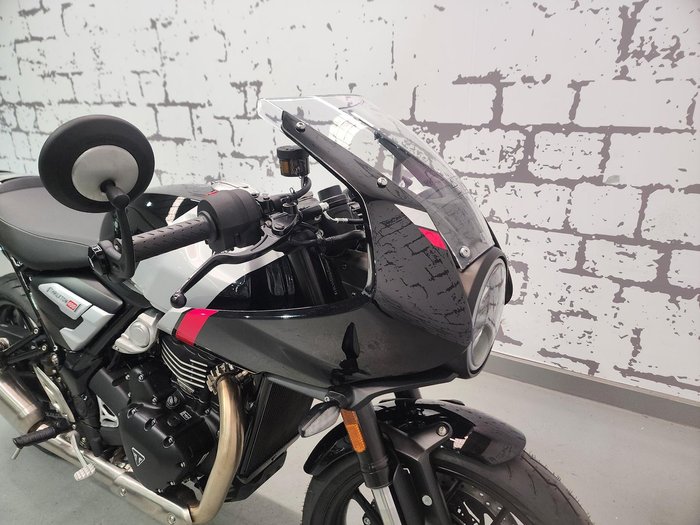2026 Triumph Thruxton 400 Thruxton Black