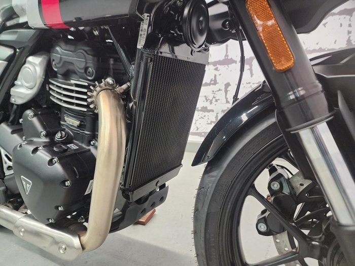 2026 Triumph Thruxton 400 Thruxton Black