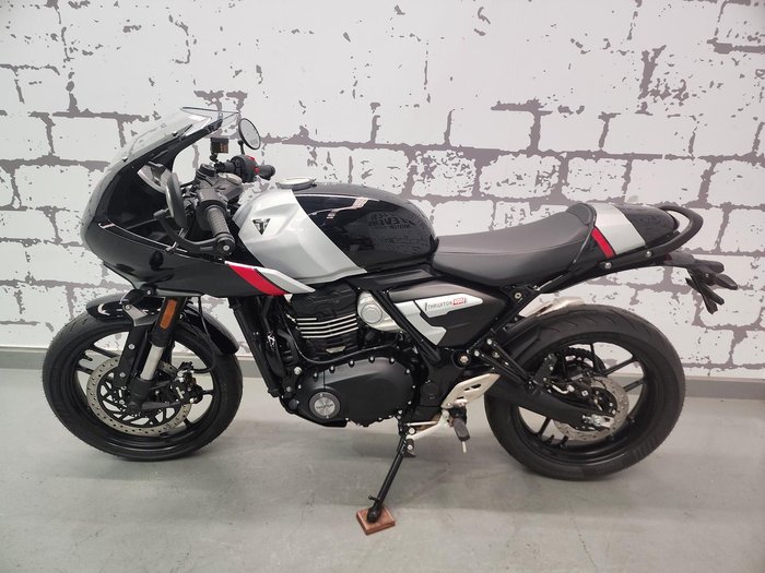 2026 Triumph Thruxton 400 Thruxton Black