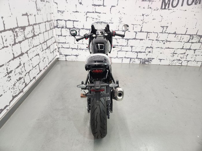 2026 Triumph Thruxton 400 Thruxton Black