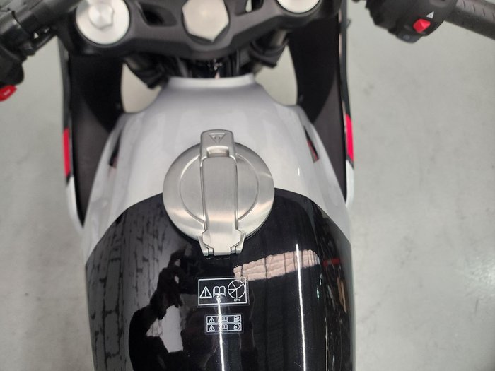 2026 Triumph Thruxton 400 Thruxton Black