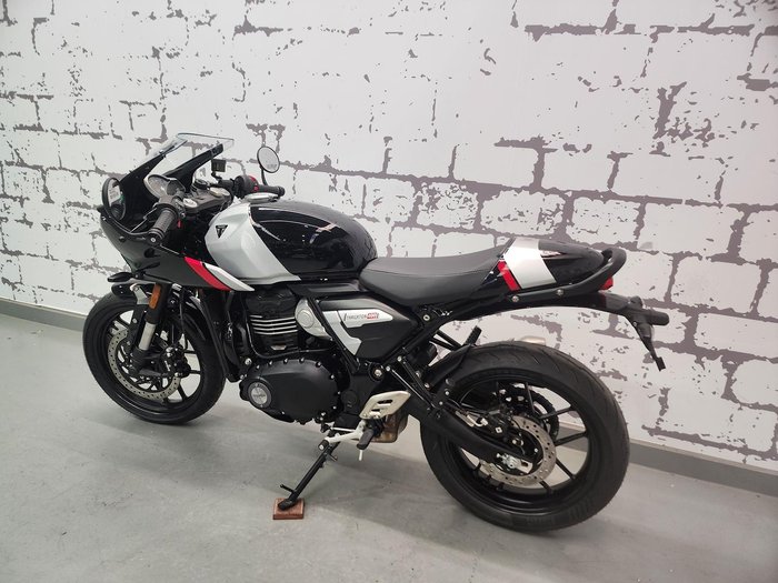 2026 Triumph Thruxton 400 Thruxton Black