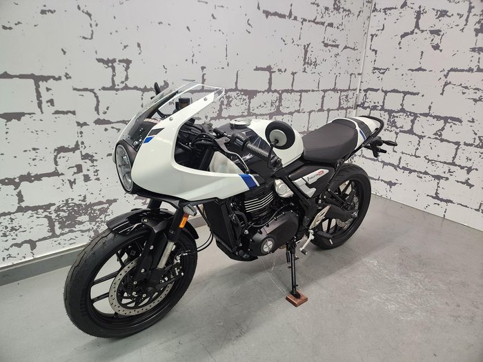 2026 Triumph Thruxton 400 Thruxton White