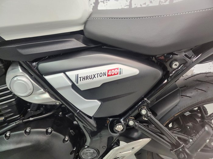 2026 Triumph Thruxton 400 Thruxton White