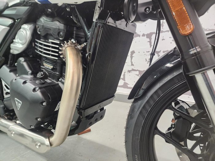 2026 Triumph Thruxton 400 Thruxton White