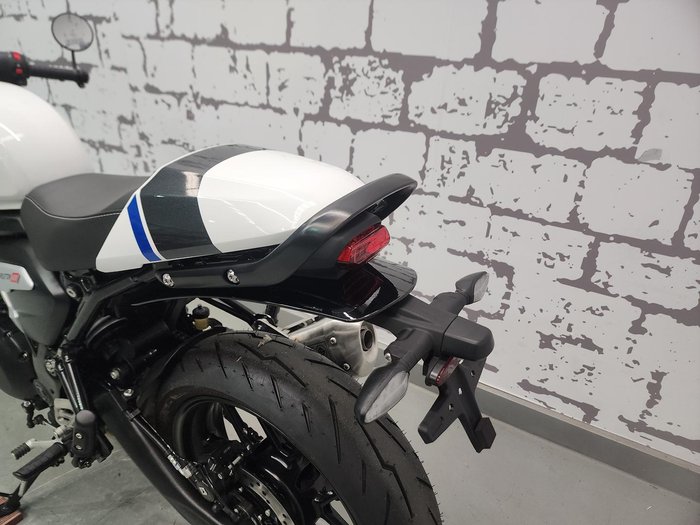 2026 Triumph Thruxton 400 Thruxton White