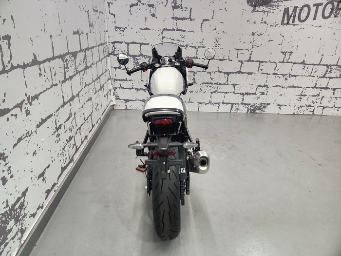 2026 Triumph Thruxton 400 Thruxton White