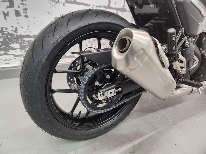2026 Triumph Thruxton 400 Thruxton White