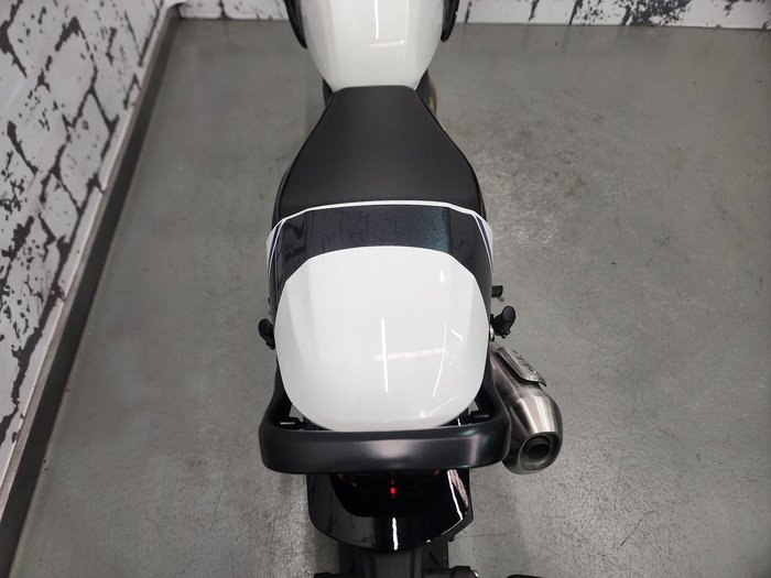 2026 Triumph Thruxton 400 Thruxton White