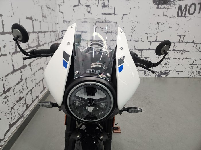 2026 Triumph Thruxton 400 Thruxton White