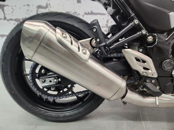 2026 Triumph Thruxton 400 Thruxton White
