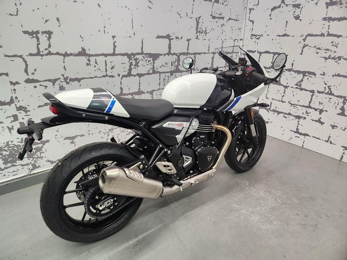 2026 Triumph Thruxton 400 Thruxton White