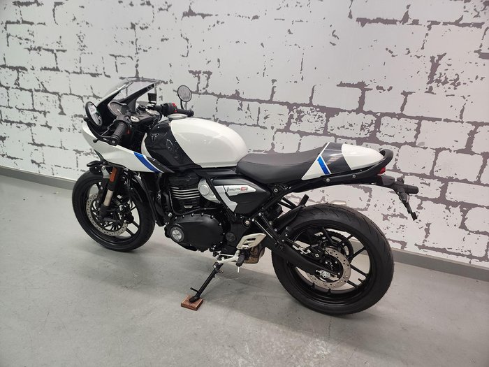 2026 Triumph Thruxton 400 Thruxton White