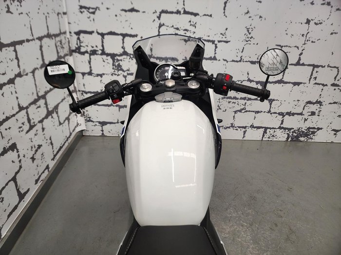 2026 Triumph Thruxton 400 Thruxton White
