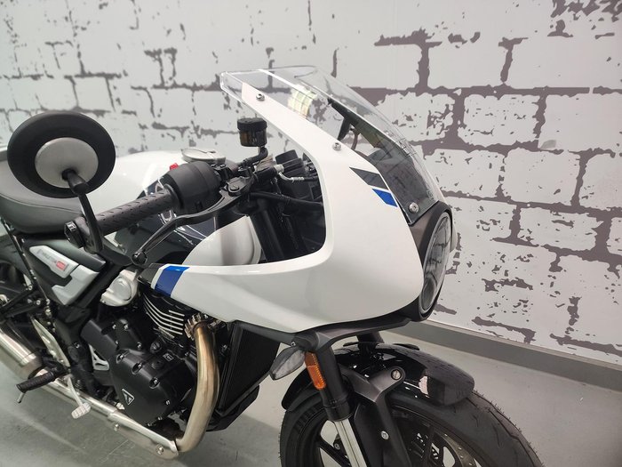 2026 Triumph Thruxton 400 Thruxton White