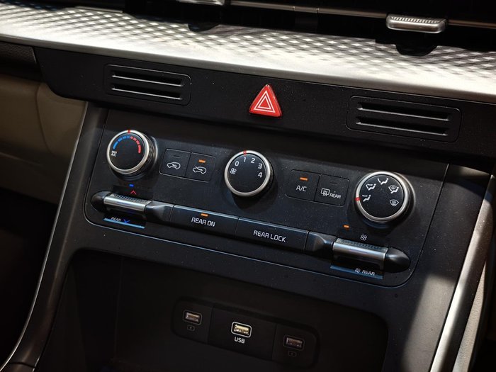 2023 Kia Carnival S