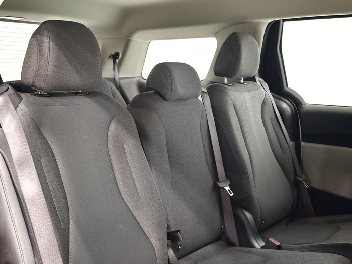 2023 Kia Carnival S