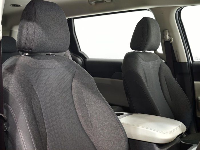 2023 Kia Carnival S