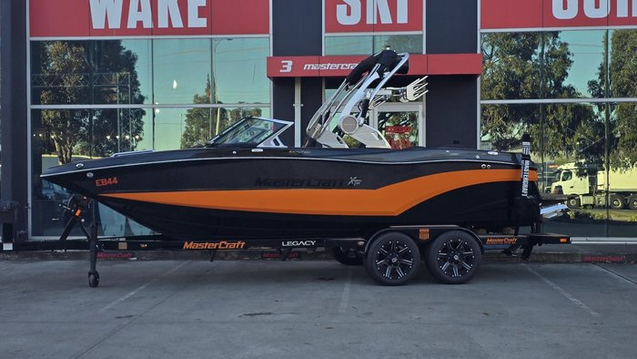 2019 MasterCraft XT22