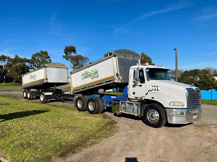 2015 Mack Granite WHITE
