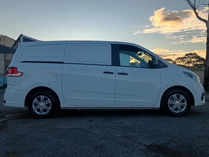 2022 LDV G10 +