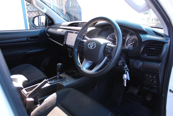 2024 Toyota Hilux SR