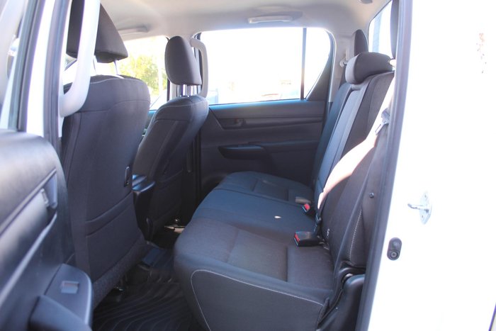 2024 Toyota Hilux SR