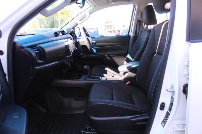 2024 Toyota Hilux SR