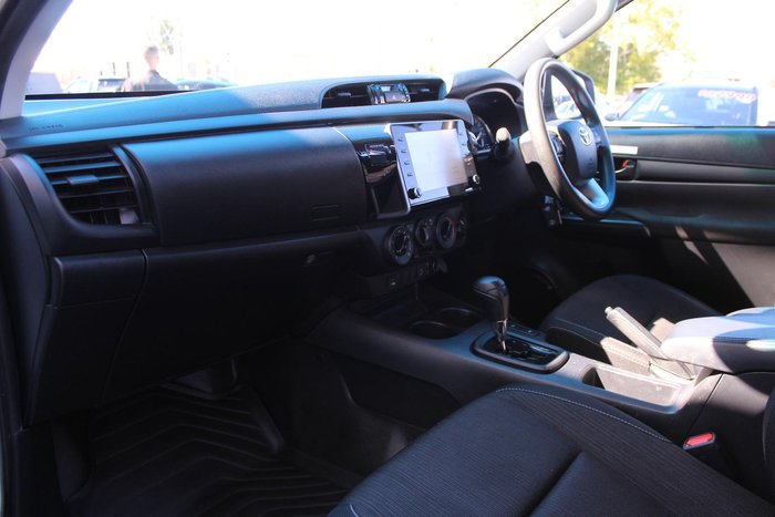 2024 Toyota Hilux SR