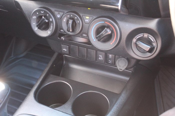 2024 Toyota Hilux SR