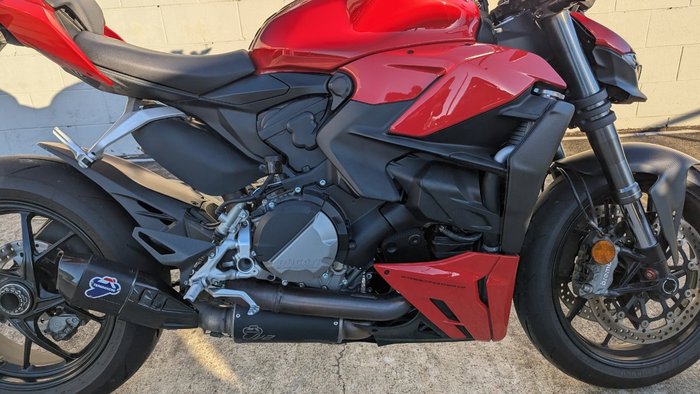 2023 DUCATI STREETFIGHTER V2 Red