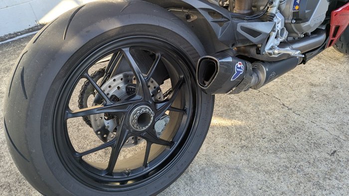 2023 DUCATI STREETFIGHTER V2 Red