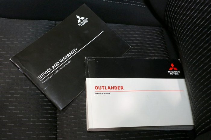 2022 Mitsubishi Outlander LS
