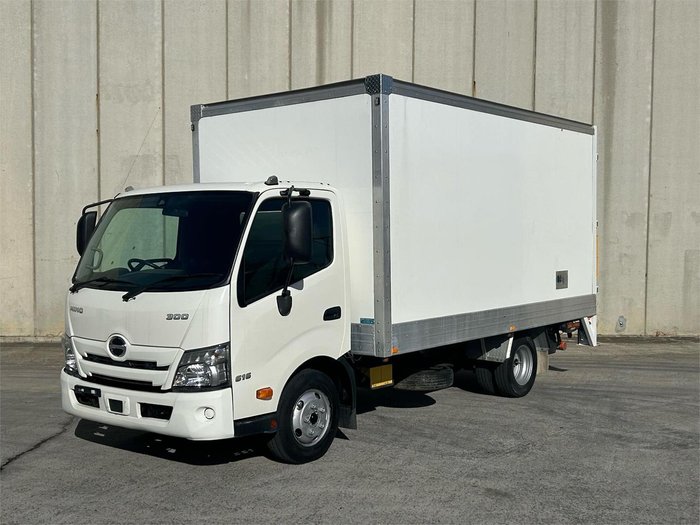 2021 Hino 300