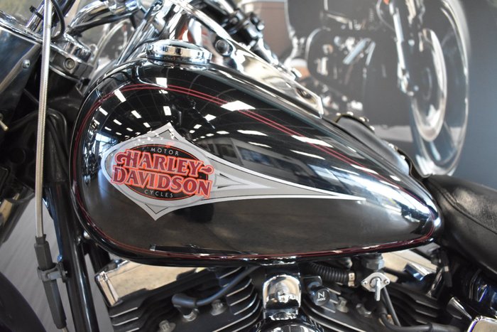 2001 HARLEY-DAVIDSON FLSTC HERITAGE SOFTAIL CLASSIC