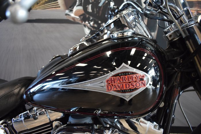 2001 HARLEY-DAVIDSON FLSTC HERITAGE SOFTAIL CLASSIC