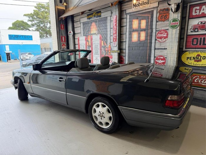 1995 Mercedes-Benz E-Class E220
