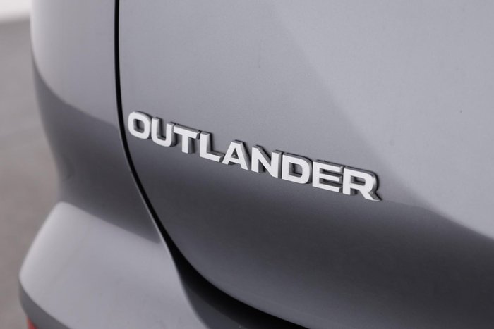 2022 Mitsubishi Outlander ES