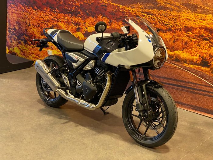 2026 Triumph Thruxton 400 Thruxton White