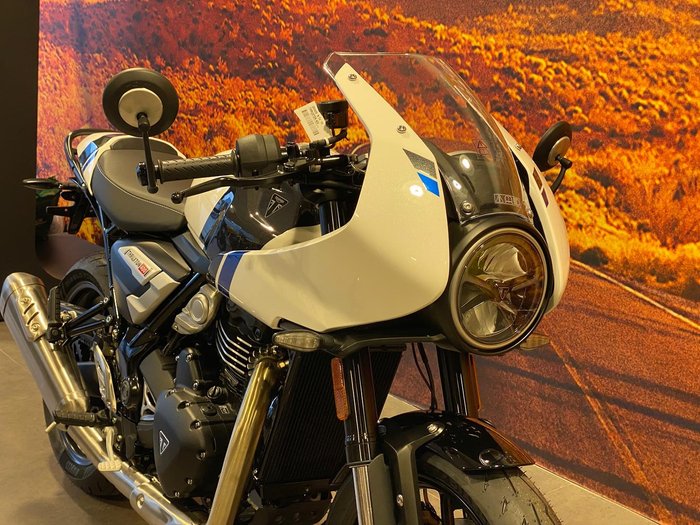 2026 Triumph Thruxton 400 Thruxton White