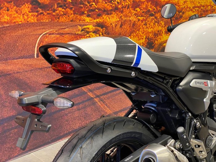 2026 Triumph Thruxton 400 Thruxton White